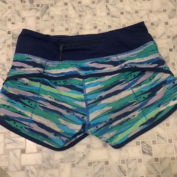 Lululemon womens size 2 shorts - Picture 2 of 3